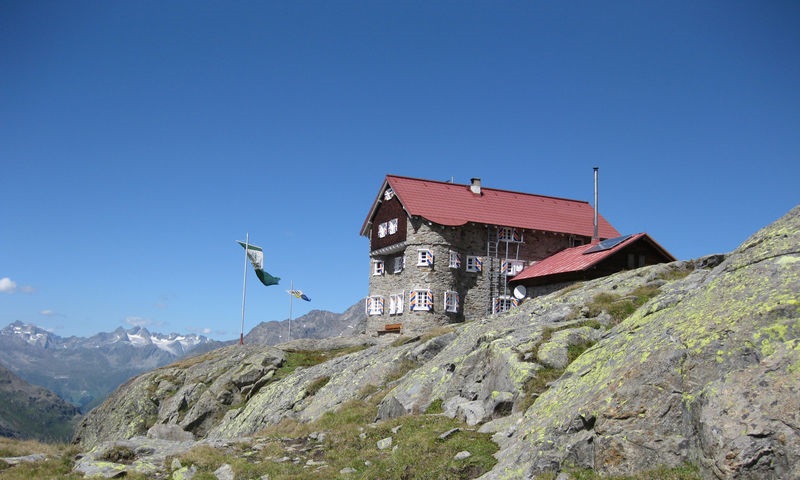 Letzte Berghütte auf der Alpenüberquerung - die Siegerland Huette